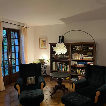 Semesterbostad Belle Maison En Pierre, Grand Jardin Au Calme Rocquemont