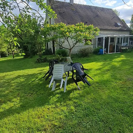 Semesterbostad Belle Maison En Pierre, Grand Jardin Au Calme Rocquemont