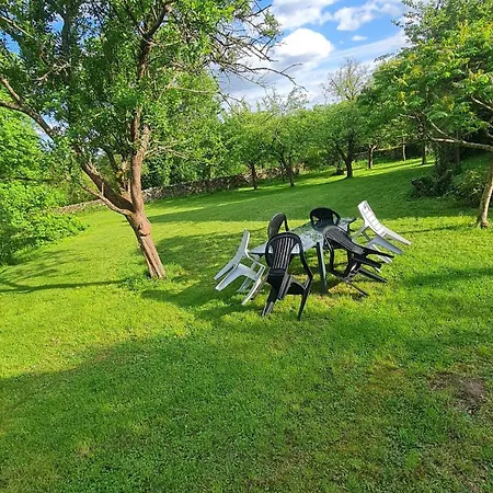 Semesterbostad Belle Maison En Pierre, Grand Jardin Au Calme